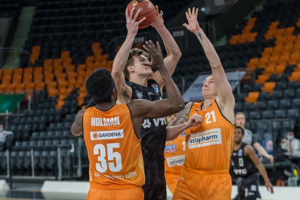 更是国足对 更是国足对